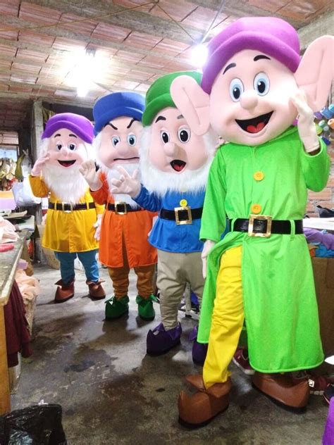 The Influence of Dwarfs and Mascots on Children's Entertainment